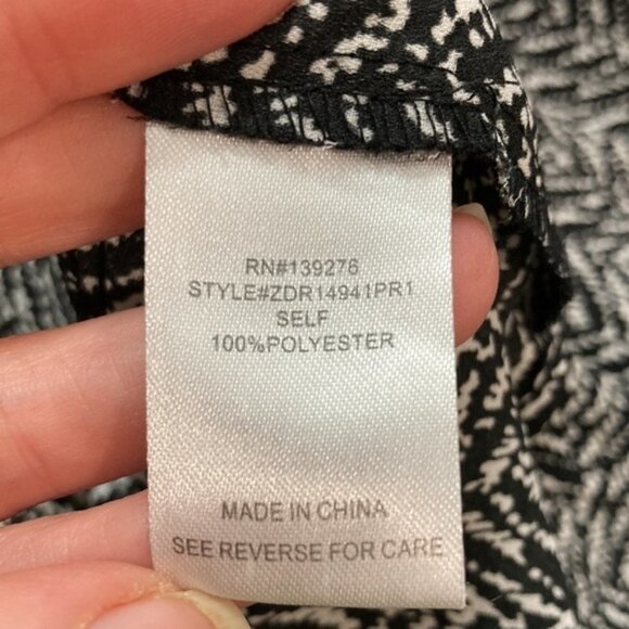 DR2 Black V-Neck Sleeveless Top Lightweight Large​​​​​​​ - Picture 12 of 12